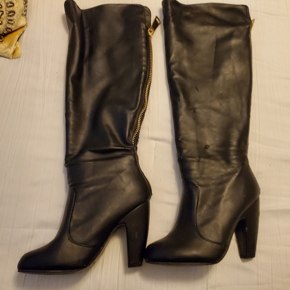 Boots - Picture 2 of 3